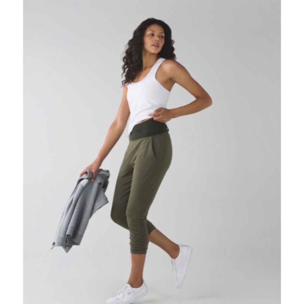 Lululemon Sunset salutation crop